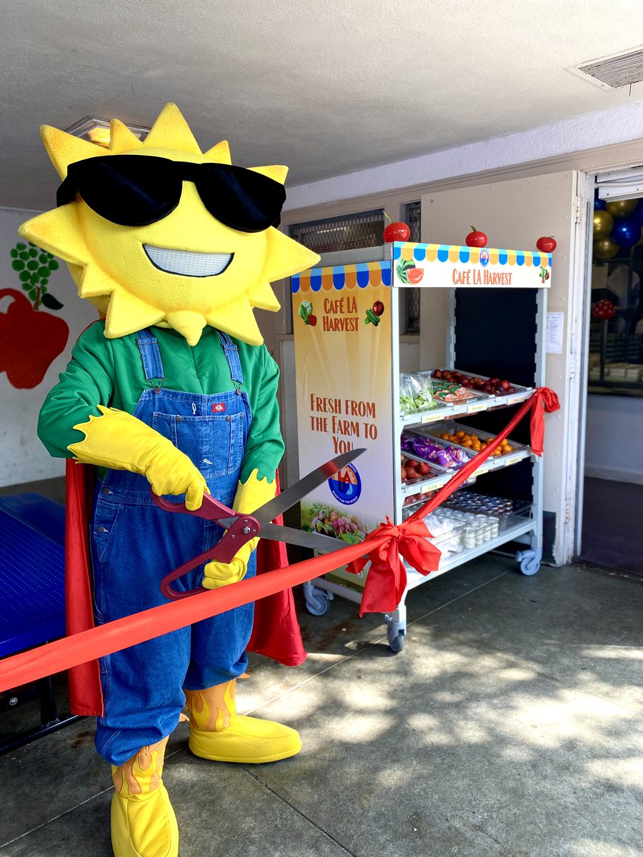 Today, we celebrated the Café LA Harvest Stand ribbon cutting at Coliseum Elementary. The stand will bring students more local fresh fruits and vegetables.