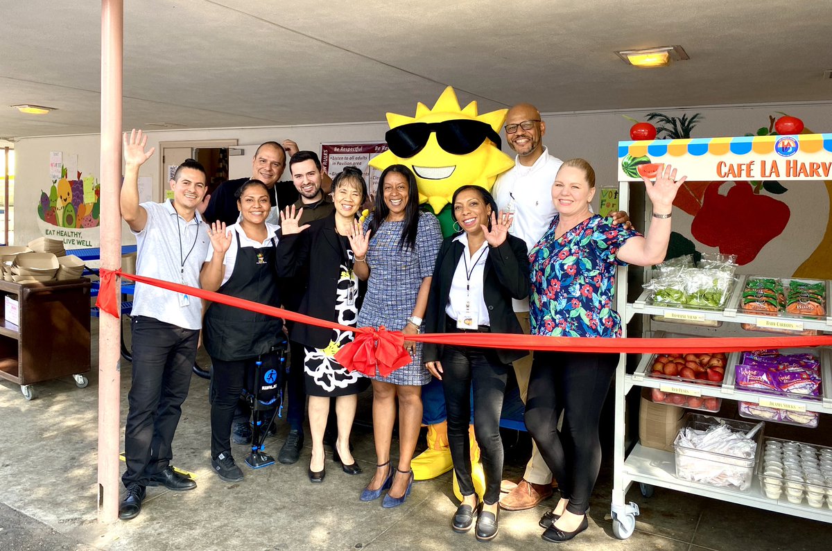 CafeLA_lausd's tweet photo. Today, we celebrated the Café LA Harvest Stand ribbon cutting at Coliseum Elementary. The stand will bring students more local fresh fruits and vegetables. https://t.co/OFg2Q9wRr7