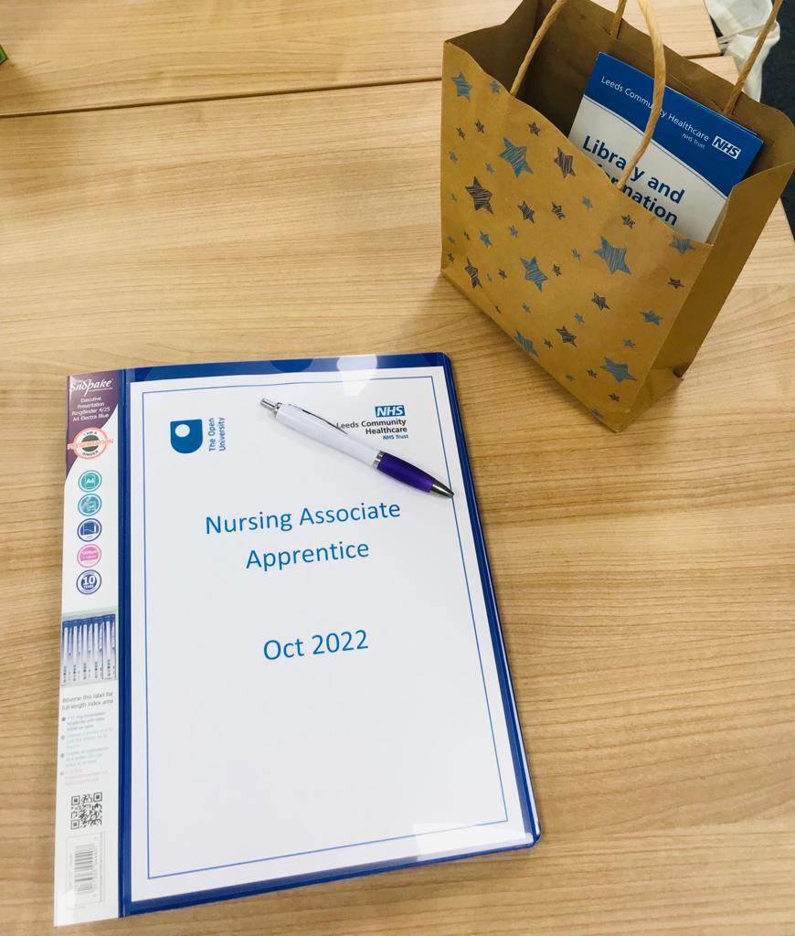 SiobhanZagajew1's tweet photo. @LCHNHSTrust welcomed NA apprentices to their employer induction this week. The start of an exciting journey @OpenUniversity Thank you to the teams who are supporting them #hcswdevelopment @LCH_CET @LCH_OD @HASOEngland @WeNursingAssocs @Apprenticeships @NHS_HealthEdEng https://t.co/j4lqg0jns8