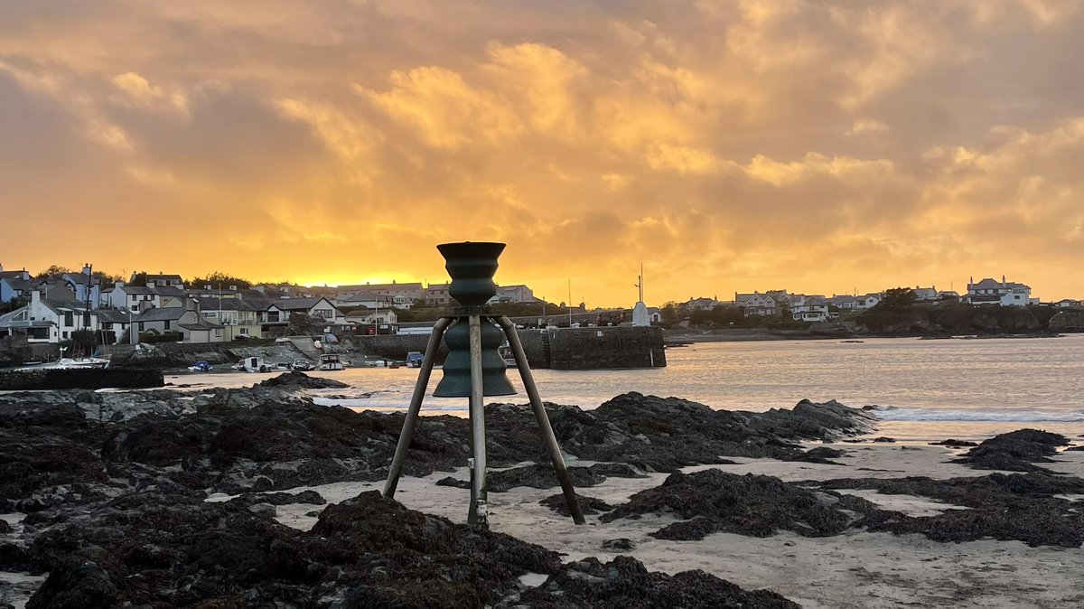 RoseCottage_'s tweet photo. Such a beautiful sunset last night over @CemaesB #sunset #sunsetphotography #sunsets #skies #Anglesey #beachlife #WalesWalk2022 #beachlife #beautifulskies # https://t.co/51o10zUB9o