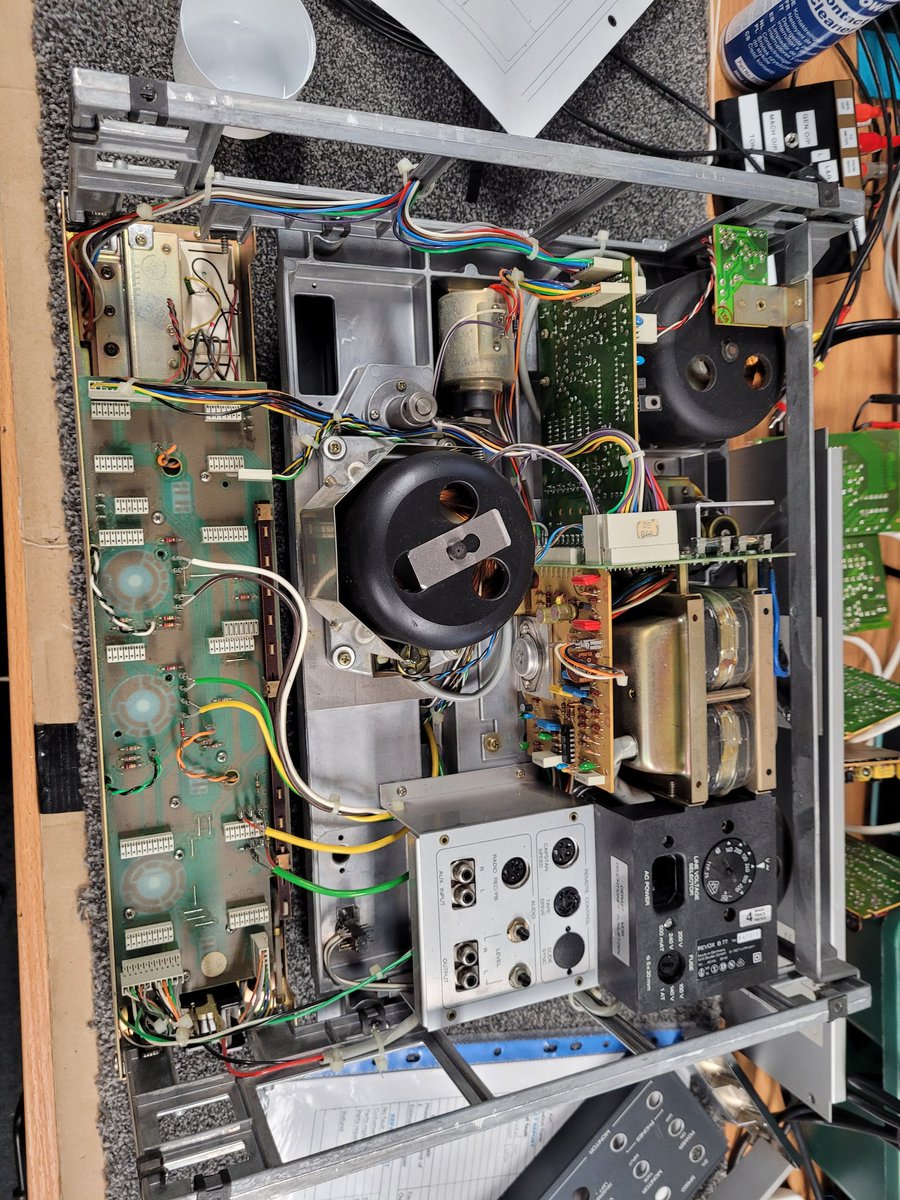 ElliotJosephh's tweet photo. Backside of a B77. Got the best of me today but hopefully learned a lot for next time. Who would think a channel dropping out would be such a faff! #revoxb77 #audiorepair #vintageaudio #reeltoreel https://t.co/djE6NJz2Ms
