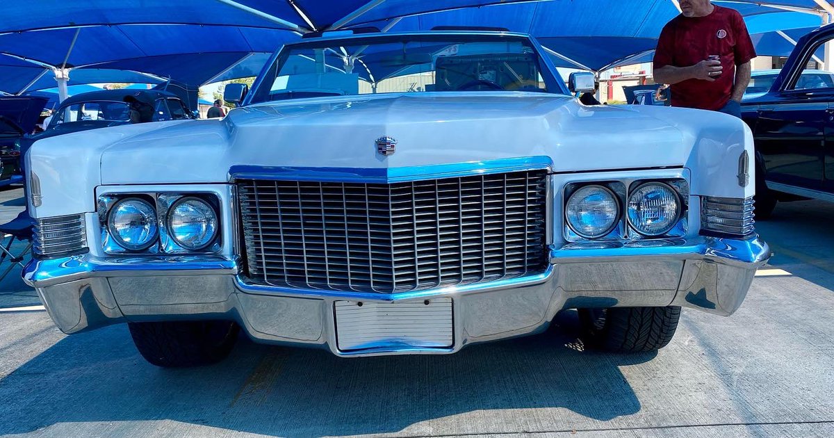 the_red_velvett's tweet photo. And for #frontendfriday we go to this #classic ๐
I do love an old #cadillac ๐ค
#landyatch #classiccadillac #classiccar #carshow #vintagecar https://t.co/393XgMVCRA