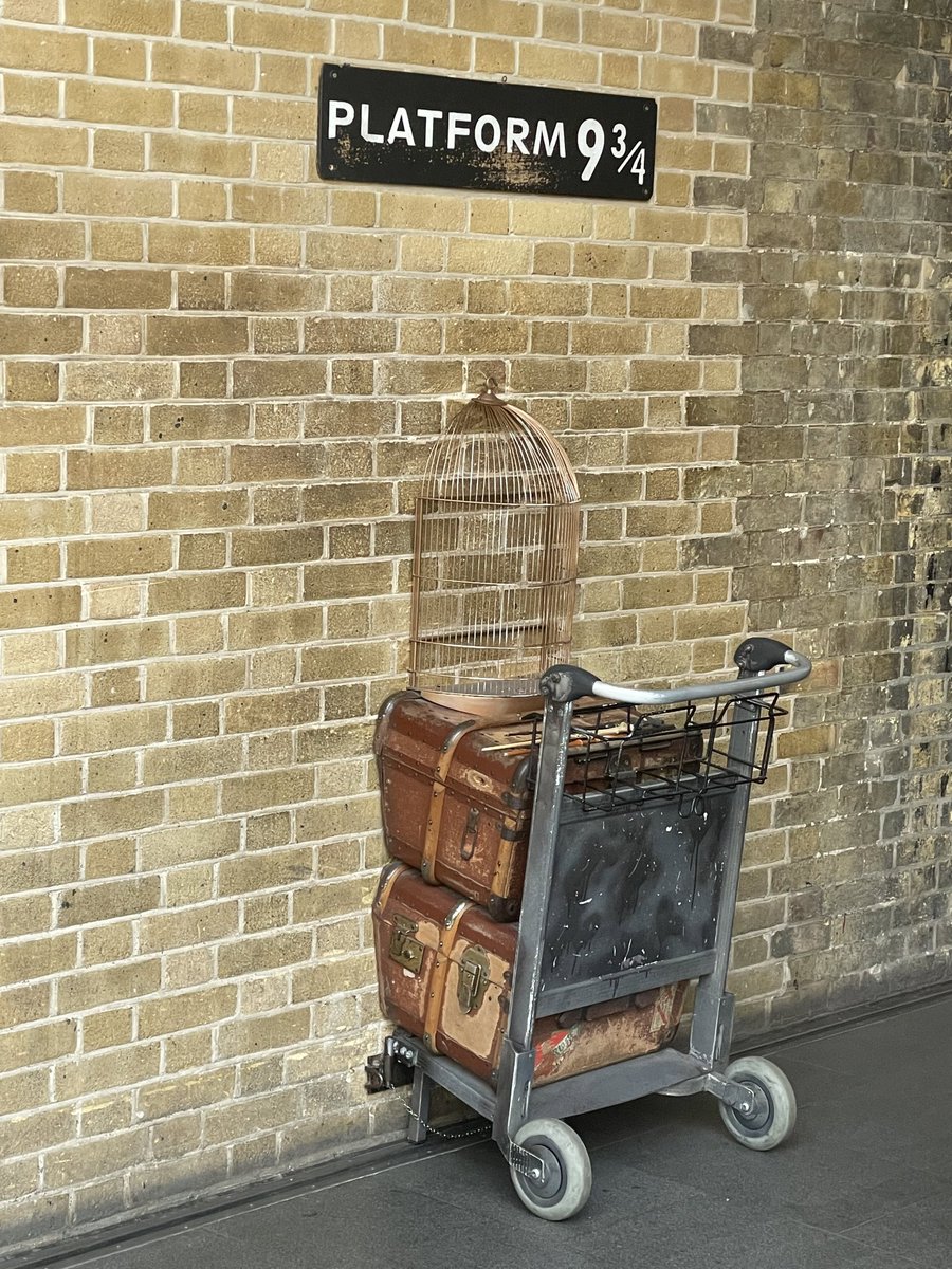 Jak můžete vidět, první studentské vlaky <a href="/msmtcr/">MŠMT</a> a <a href="/min_dopravy/">Ministerstvo dopravy</a> na <a href="/PO_Universita/">Universita Přemysla Otakara II. v Královci</a> do <a href="/KralovecCzechia/">Královec 🇨🇿</a> už jsou beznadějně plné, prosím vyčkejte dalších informací od <a href="/DPKK_CZ/">Dopravní Podnik Královec</a>, využijte služeb <a href="/AirKralovec/">KralovecAir</a> či kontaktujte @nastynun pro informace z lodní dopravy. #KralovecCzechia