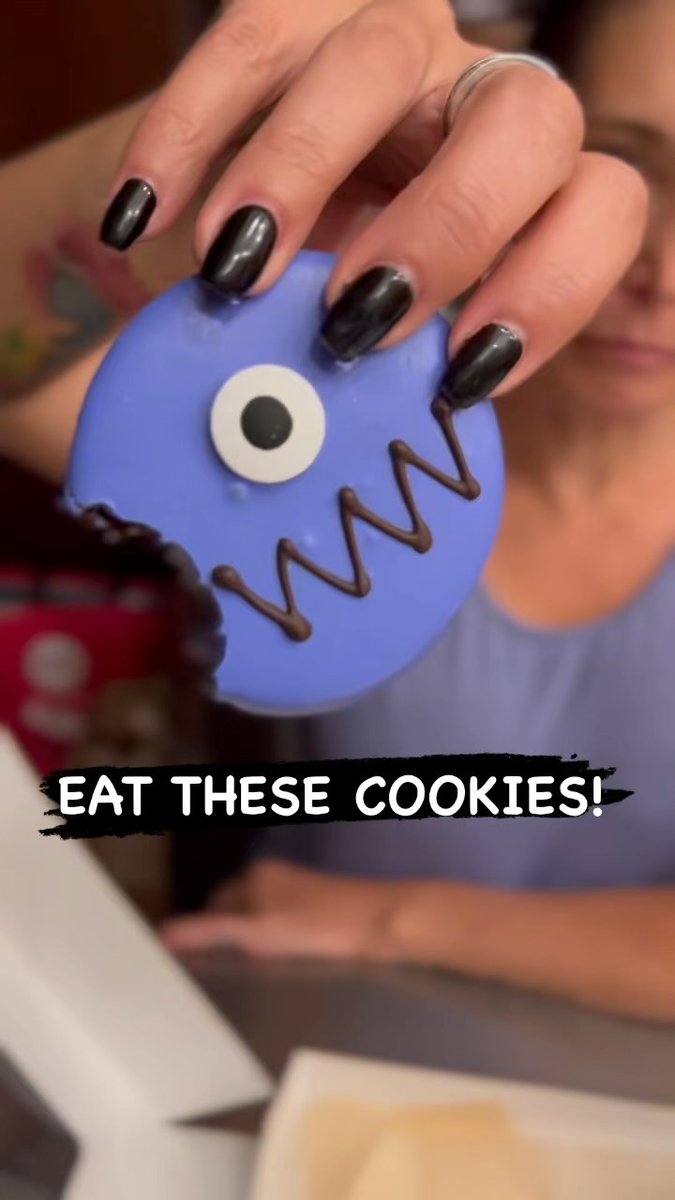 TheKarmaBaker's tweet photo. Ok these cookies are AMAZING! 

They are karma cookies (our big soft Oreo style cookies) dipped in white or dark chocolate. 
I made them because I thought they would be cute for Halloween. But DAMN... https://t.co/AuXTZxa8zq