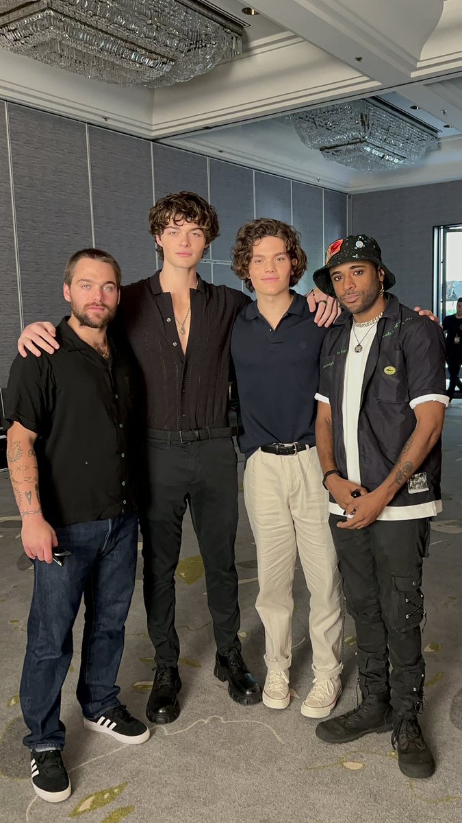 WolfPackOnPPlus's tweet photo. ran into some of the #teenwolfmovie crew at #nycc2022 🌙 https://t.co/yfx8COCYKv