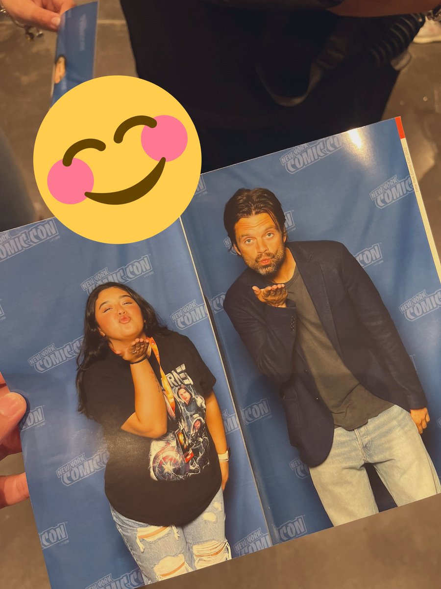 LOVEONDJOUR's tweet photo. sebastian stan, man you’re looking good #nycc https://t.co/VHYYMhfqHM