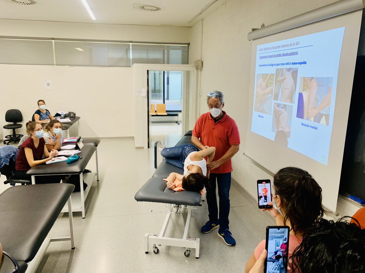📚🧠 Segon cap de setmana de curs amb <a href="/XaviVericat/">Xavier Vericat</a> sobre el Complex Articular de l’Espatlla! Seguim! 💪 #Fisioterapia #formacio