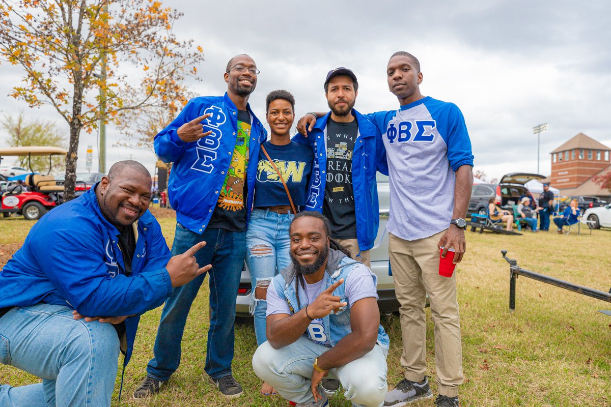 It's National Smile Day!! Do you know why we are smiling?! Because Homecoming is in two weeks!!! See you there. Go Bulldogs! 💙💛🐶🐿
.
#NationalSmileDay #Homecoming22 #WingateUniv #LabOfDifferenceMaking #OneDog