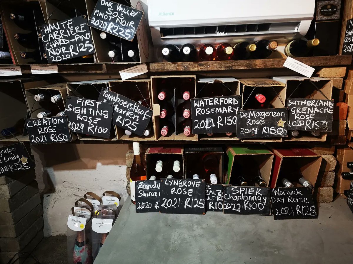 5starstories's tweet photo. When the weather outside is cold and gray at  @the_cavern_resort_drakensberg there is plenty to warm you up indoors 🔥

#wintersday #fireplace  #drakensberg #drakensbergexperience #mountains #wine #winetasting #winecellar https://t.co/qMbFPRzo2K