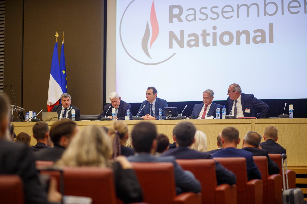 EmericSalmon's tweet photo. Heureux d'avoir participé à l'organisation du colloque fêtant les 50 ans du #RassemblementNational autour de Marine Le Pen.
Le #RN est une force d'avenir qui convainc toujours plus, désormais parti préféré des Français, nous gouvernerons demain pour et avec vous.
#ColloqueRN https://t.co/jEyHM9a9TD