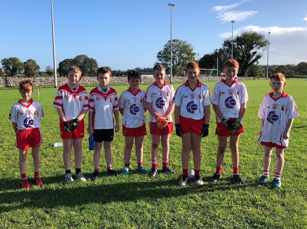 BarnadergNS's tweet photo. 🟥⬜️ Our boys lined out to represent the school in the Mini-7s blitz in Monivea today. Well done to every member of the team. They worked hard and did themselves proud in each game. Táimid an-bhródúil inniu! 🟥⬜️

#galway #tuam #killererin #barnaderg #monivea https://t.co/c8fVHrA197