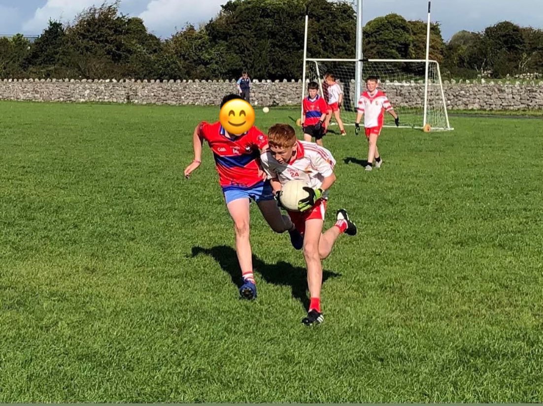 BarnadergNS's tweet photo. 🟥⬜️ Our boys lined out to represent the school in the Mini-7s blitz in Monivea today. Well done to every member of the team. They worked hard and did themselves proud in each game. Táimid an-bhródúil inniu! 🟥⬜️

#galway #tuam #killererin #barnaderg #monivea https://t.co/c8fVHrA197