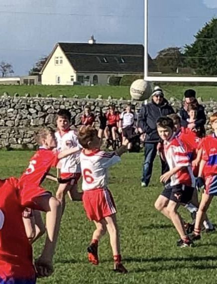 BarnadergNS's tweet photo. 🟥⬜️ Our boys lined out to represent the school in the Mini-7s blitz in Monivea today. Well done to every member of the team. They worked hard and did themselves proud in each game. Táimid an-bhródúil inniu! 🟥⬜️

#galway #tuam #killererin #barnaderg #monivea https://t.co/c8fVHrA197