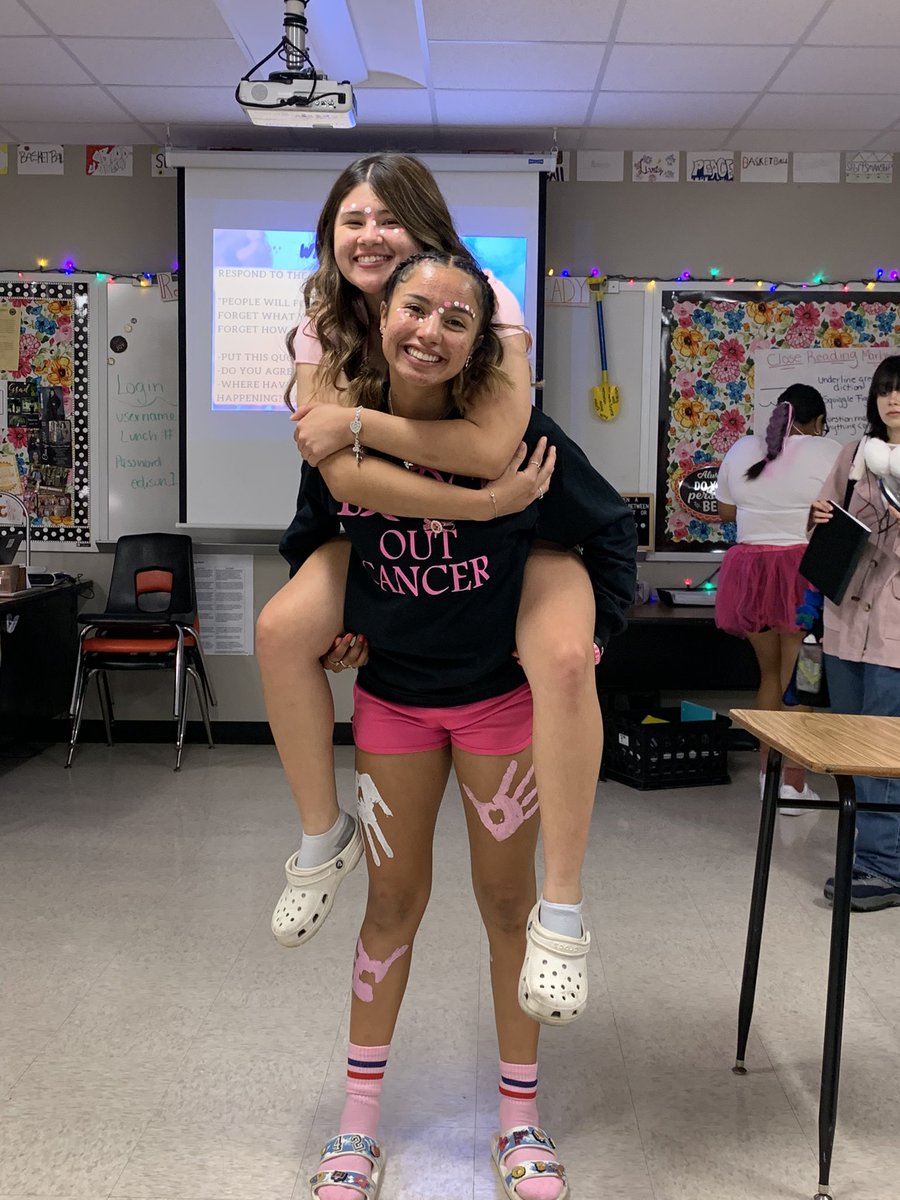 42chipper's tweet photo. Pink Out!!! #EdisonStrong #CoachV💕 https://t.co/oRelAW00tn