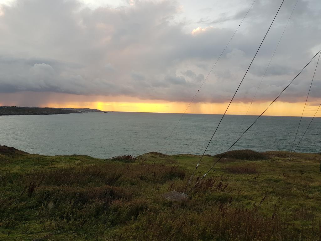 kendie's tweet photo. As the sun sets on our stay at Point Lynas. This is my happy place, I will be back β€ #PointLynasLighthouse #pointlynas #Anglesey #myhappyplace https://t.co/nVs0of6q2p