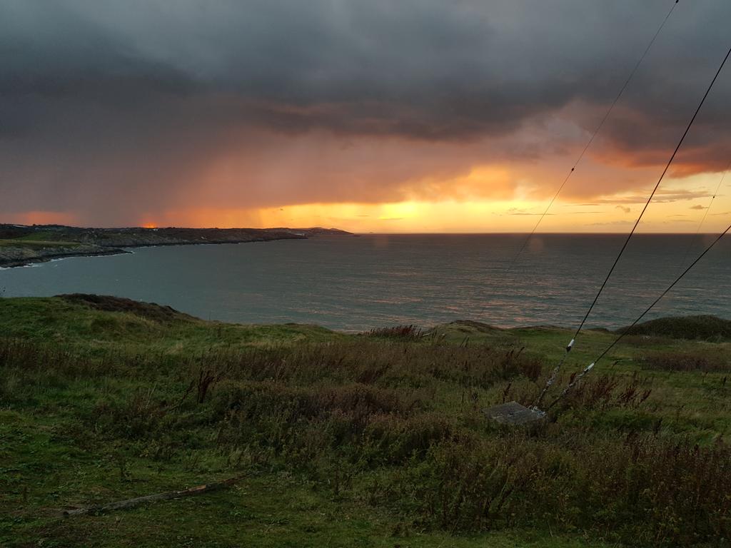 kendie's tweet photo. As the sun sets on our stay at Point Lynas. This is my happy place, I will be back β€ #PointLynasLighthouse #pointlynas #Anglesey #myhappyplace https://t.co/nVs0of6q2p