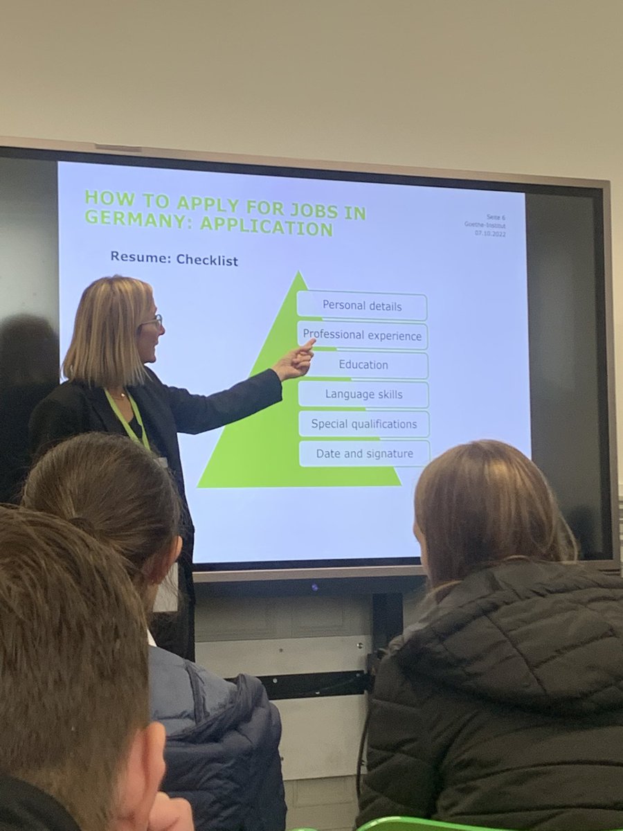 LanguagesLargs's tweet photo. Thank you @goetheinstitut for a fantastic German Careers Day. Loads of really interesting workshops and lots of ideas for the future. Danke sehr! 🇩🇪 es hat viel Spaß gemacht! https://t.co/zRMAbsPFwP