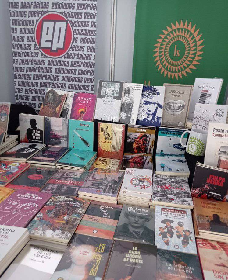 MoonyTj's tweet photo. Atención #CDMX: #GlosaPeninsular en la #FILZócalo
Visiten el #stand33 de @ed_perifericas y @librosampleados y ¡llévelo, llévelo! 🙂 https://t.co/VAqhovyLiW