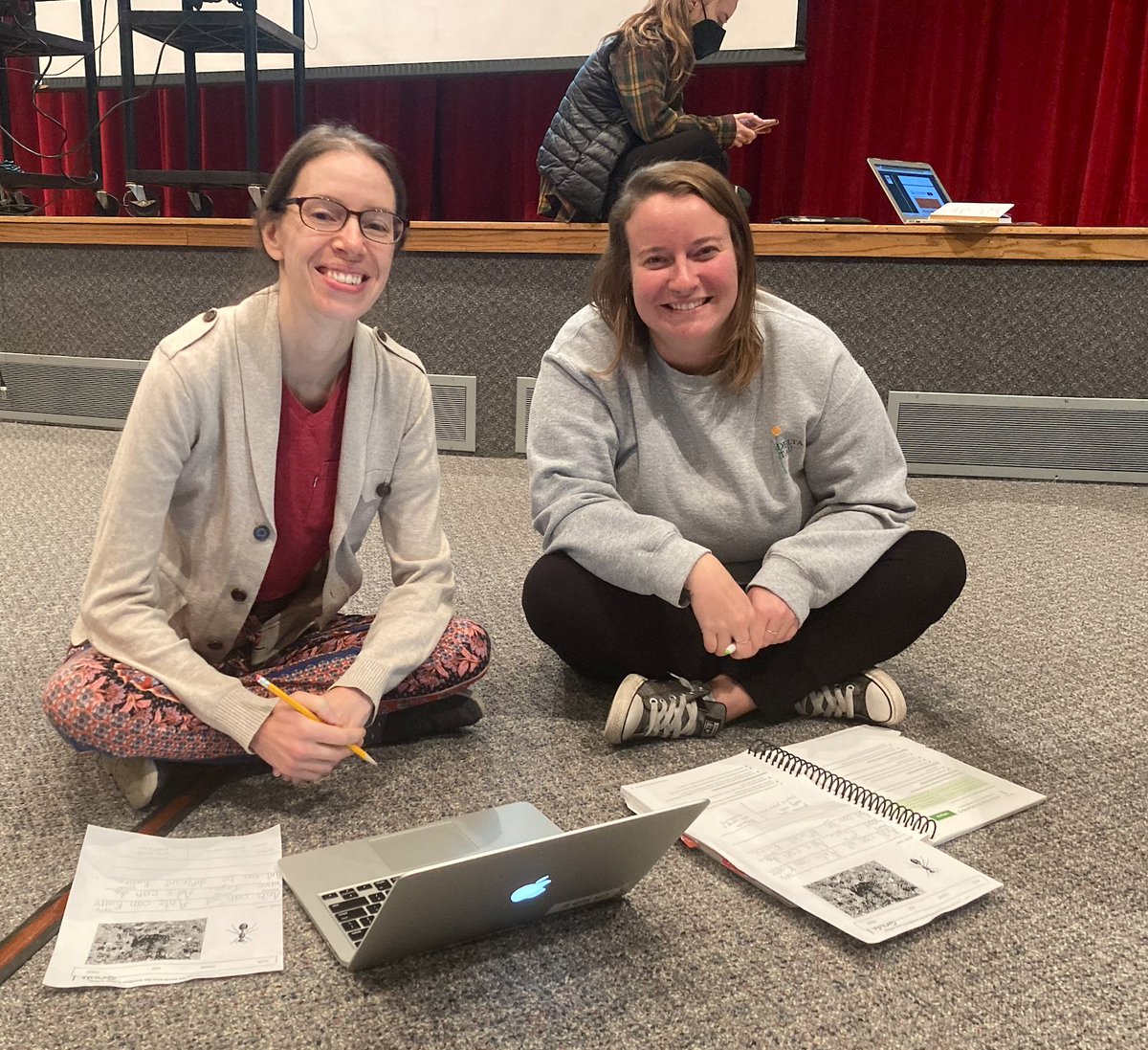 196Multilingual tweet media