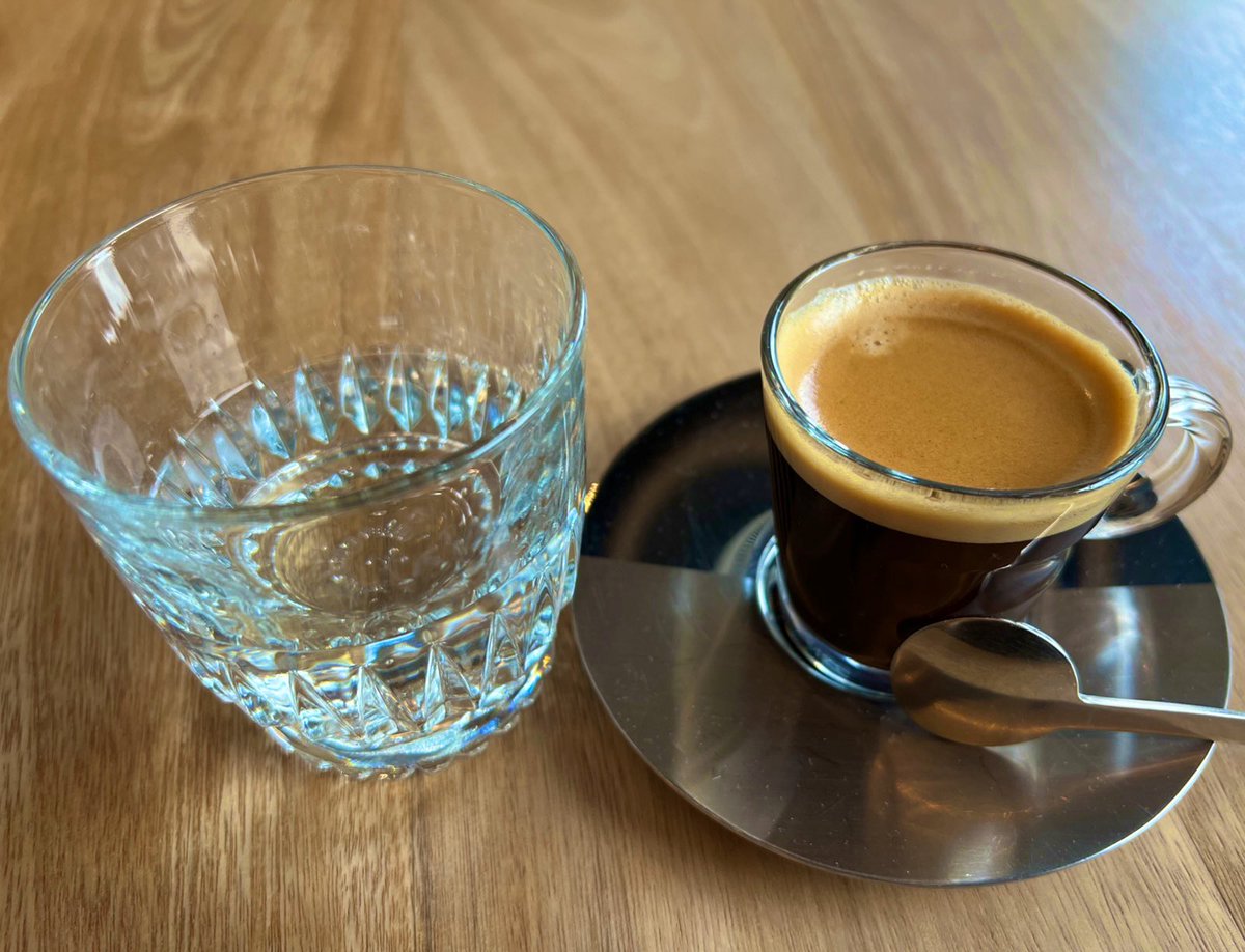 If there is one flight you really don’t want to get a free/auto-upgrade is that United to BOG during #DevConBogota ;-)

Arrived “early”, even though the place is PACKED with crypto people already.

I would still keep it low profile and use only registered taxis. The coffee is ++!