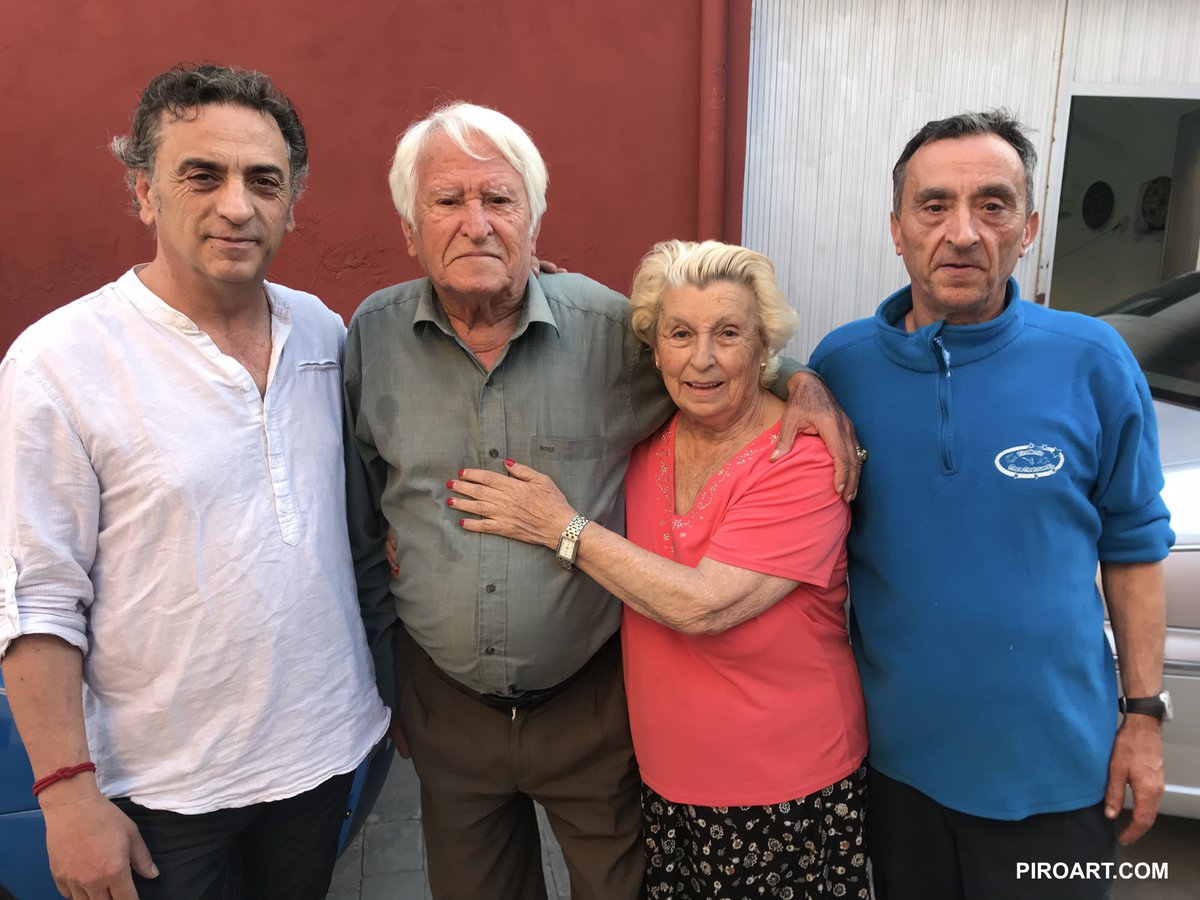 Hoy ha fallecido José López Jacinta "EL PORTUGUÉS" a los 86 años en su domicilio, en Bonrepós (Vlc).

Su esposa, Amparo Chinillach Muñoz y sus hijos José Antonio ('Pepito') y Enrique López Chinillach también eran pirotécnicos.

Entierro mañana sáb. 10h, desde tanatorio de Meliana