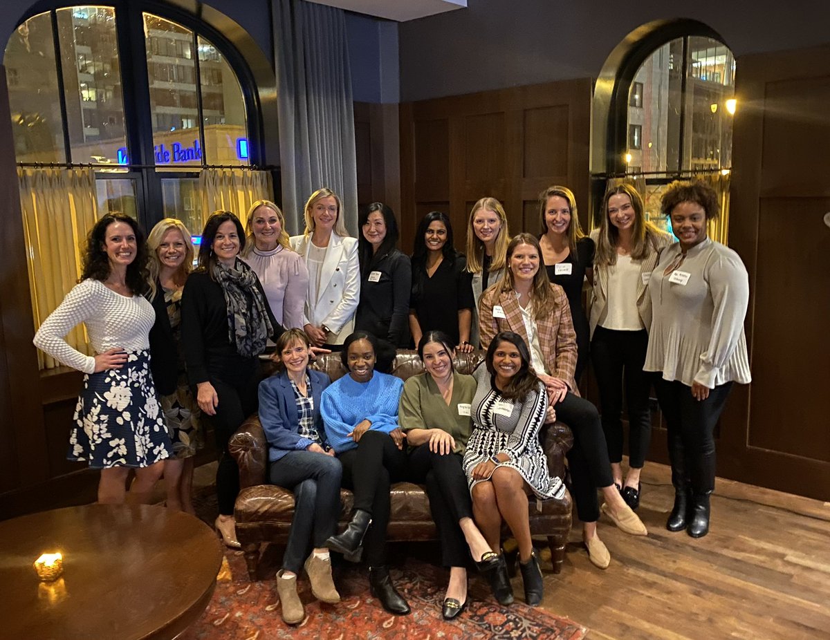 Inaugural meeting of the Chicago-area Women in Vascular Surgery group! Bringing together medical students, vascular surgery trainees and surgeons for collaboration, networking, and clinical discussion. Looking forward to the next meeting already! #ILookLikeASurgeon <a href="/CFurloughMD/">Courtney Furlough</a>