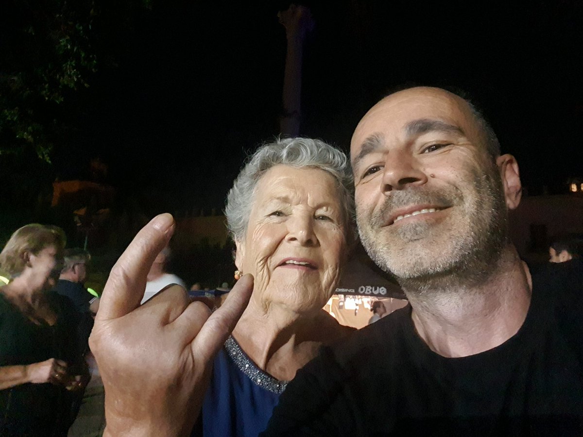 luistrillomata's tweet image. Viva la madre que te parió @Fortu_Sanchez ! Larga vida a la Mari y mucho Rock !🤟🤟