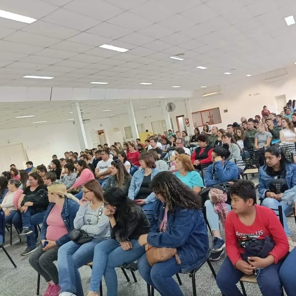 RodrigoBorla's tweet photo. MAS CAPACITACIONES PARA EL DEPARTAMENTO 📚🏥🧑🏽‍⚕️ 

En primeros auxilios, RCP y uso de desfibrilador. Llevadas a cabo en #SanJusto y #Ramayon. Tienen por objetivo adquirir una serie de herramientas que permitan actuar con idoneidad en situaciones de emergencia. https://t.co/Cu2tqwANF8