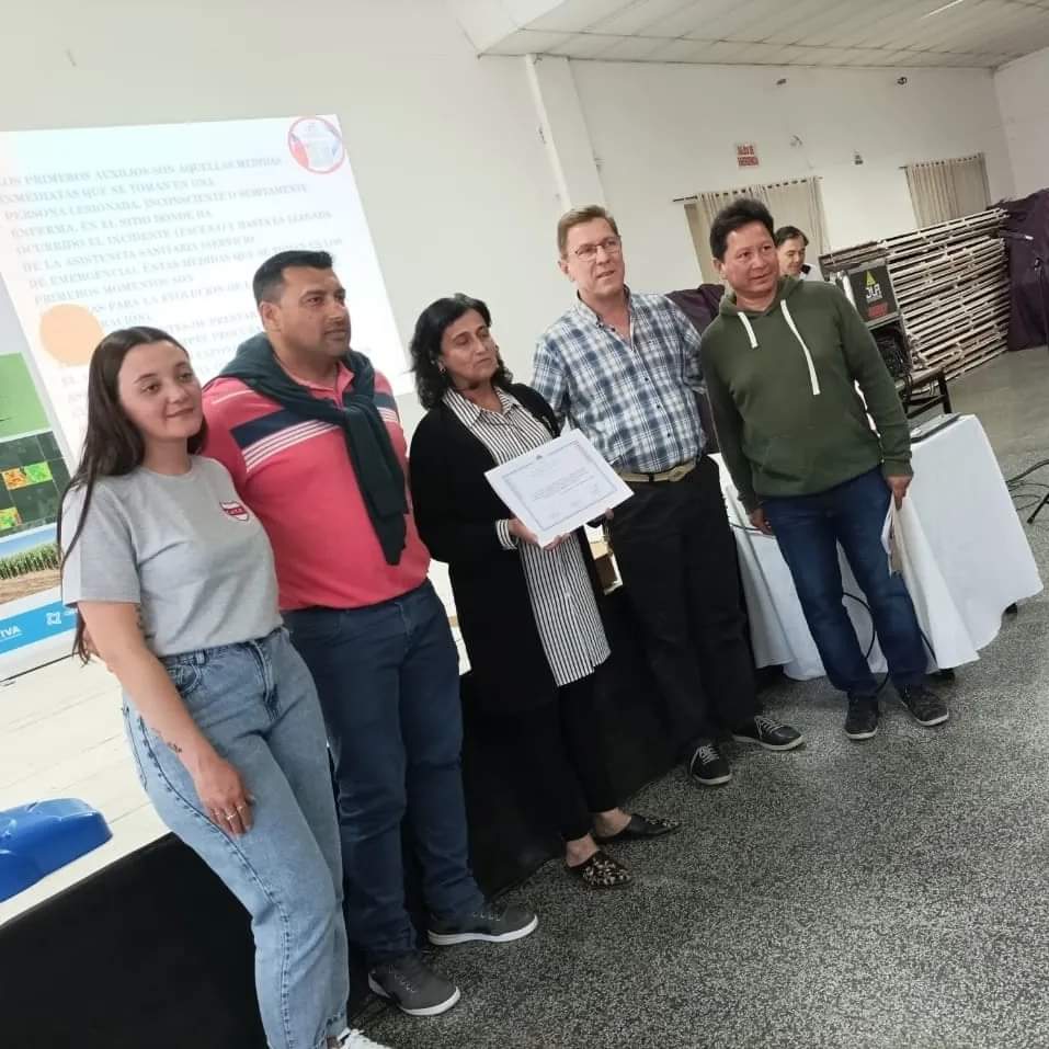 RodrigoBorla's tweet photo. MAS CAPACITACIONES PARA EL DEPARTAMENTO 📚🏥🧑🏽‍⚕️ 

En primeros auxilios, RCP y uso de desfibrilador. Llevadas a cabo en #SanJusto y #Ramayon. Tienen por objetivo adquirir una serie de herramientas que permitan actuar con idoneidad en situaciones de emergencia. https://t.co/Cu2tqwANF8