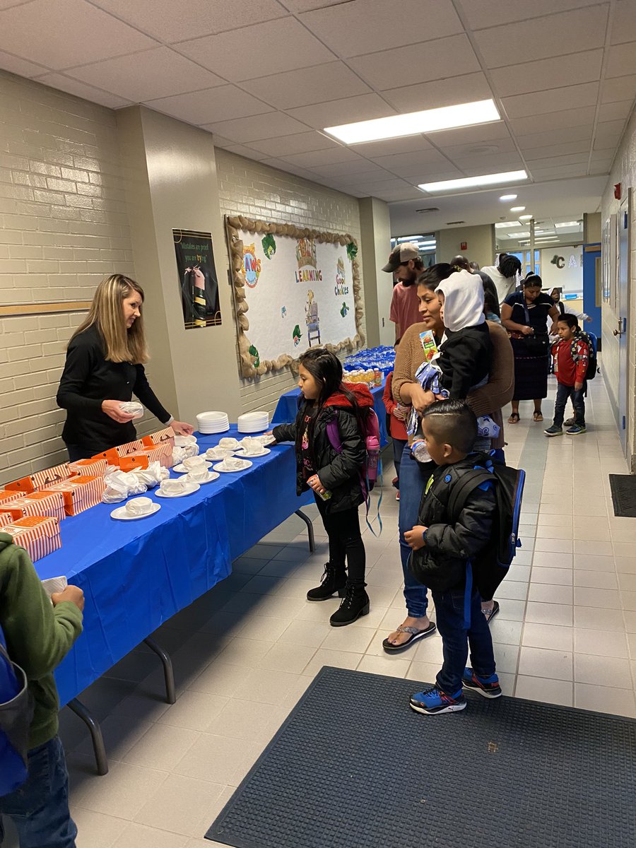 CarverPrimary's tweet photo. Carver welcomes back All Pro Dads! We had an amazing turnout out last Friday. Keep an eye out for next month’s invite as we hope to see you all again. https://t.co/FNPR5qdMIY