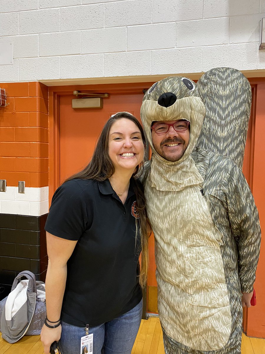 CloatJulia's tweet photo. It was a great week to be a 🥨. Jan Richardson spent 3 days transforming the learning of @FSD145 Ss and Ts, we had a fun and engaging #PretzelPD with @mrdearybury as the keynote 🐿, and the HOCO parade. #pretzelpride @SuptAnnaAfsd145 @pretzelPD @georgiak2155 https://t.co/M85JVKka5o