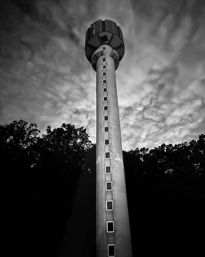 michalkotoc's tweet photo. #tower in the #darkness #vodojem #watertower #blackandwhite #blackandwhitephotography #nightphotography #nightsky #nightimages #clouds #sky #skylovers #skyphotography #bratislava #karlovaves #forrest #ciernobiela #fotografia #shotoniphone #evening #eveningphotography #veza #… https://t.co/BX00xcgG8G
