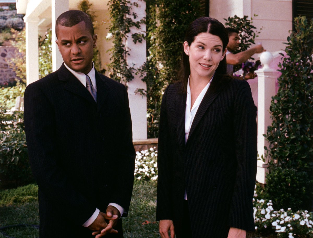 GilmoreGirls's tweet photo. A moment for this iconic duo. #GilmoreGirls https://t.co/Y94J7R9HBE