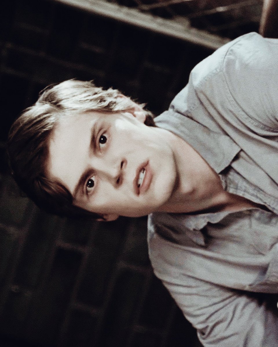 Evan Peters as Kit Walker in American Horror Story: Asylum; a thread, image size:960x1200