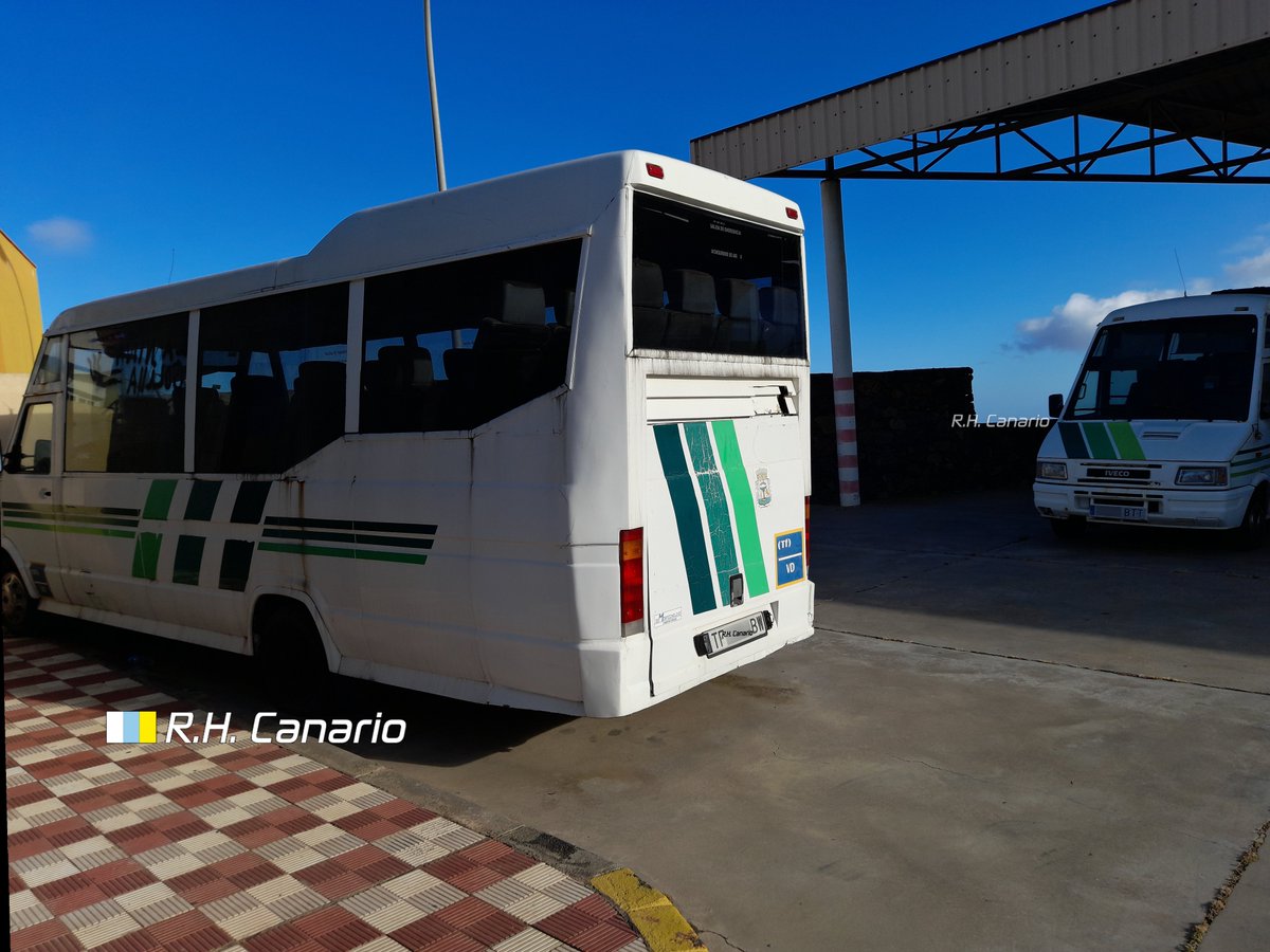 modcanario's tweet photo. 🇮🇨 Antiguas Micro Guaguas de TransHierro
🇮🇹 1996 Iveco Daily Montecarlo Euro-2000
#Iveco #IvecoDaily #IvecoDailyBus #MontecarloEuro2000 #Guagua #Guaguas #ElHierro #TransHierro #BUS #Автобус #Autobusy #Autobusa #Autobus #AbandonedVehicle #Scrappedcar https://t.co/qlV0jjmx2n