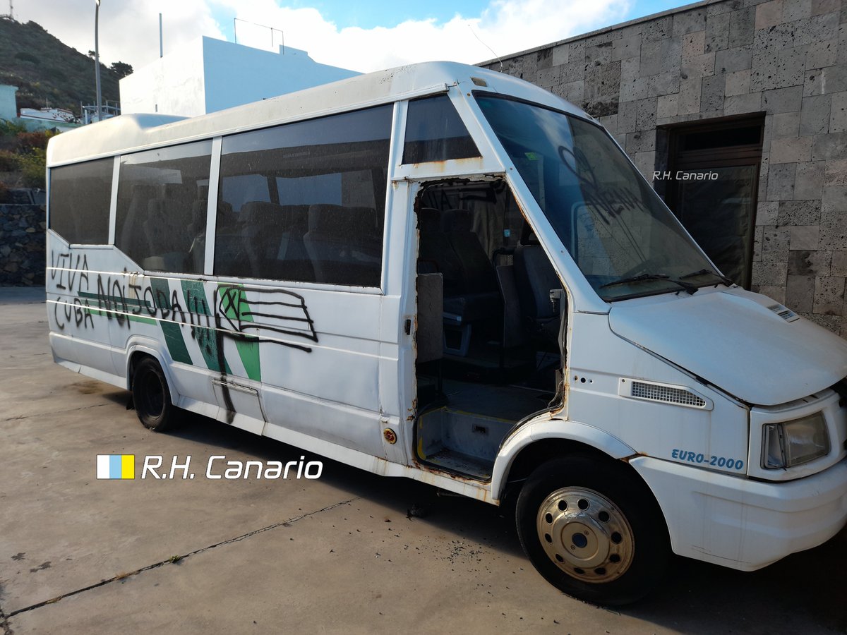modcanario's tweet photo. 🇮🇨 Antiguas Micro Guaguas de TransHierro
🇮🇹 1996 Iveco Daily Montecarlo Euro-2000
#Iveco #IvecoDaily #IvecoDailyBus #MontecarloEuro2000 #Guagua #Guaguas #ElHierro #TransHierro #BUS #Автобус #Autobusy #Autobusa #Autobus #AbandonedVehicle #Scrappedcar https://t.co/qlV0jjmx2n
