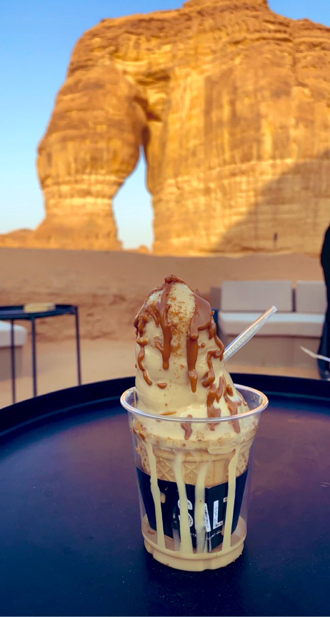 masofscience's tweet photo. "السعداء أشخاص علموا أن الحزن 
لا يجدد قديماً ولا يعيد ماضياً ولا يرد 
غائباً ..فتركوه جانباً وأبتسموا "
 #مساء_الخير https://t.co/8VXgGg7Iq0