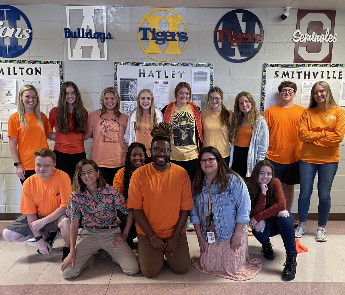 MonroeCoALC's tweet photo. Students wearing orange in support of National Bullying Week. #BeKind #mcalc https://t.co/8IL7LuyXlb