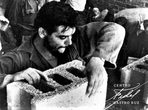 #Che:"El trabajo contribuye con sus frutos a dar la producción, el trabajo ejercido día a día con entusiasmo creador, desarrolla en nosotros la conciencia del socialismo; productividad,más producción, conciencia, esa es la síntesis sobre la que se puede formar la sociedad nueva".