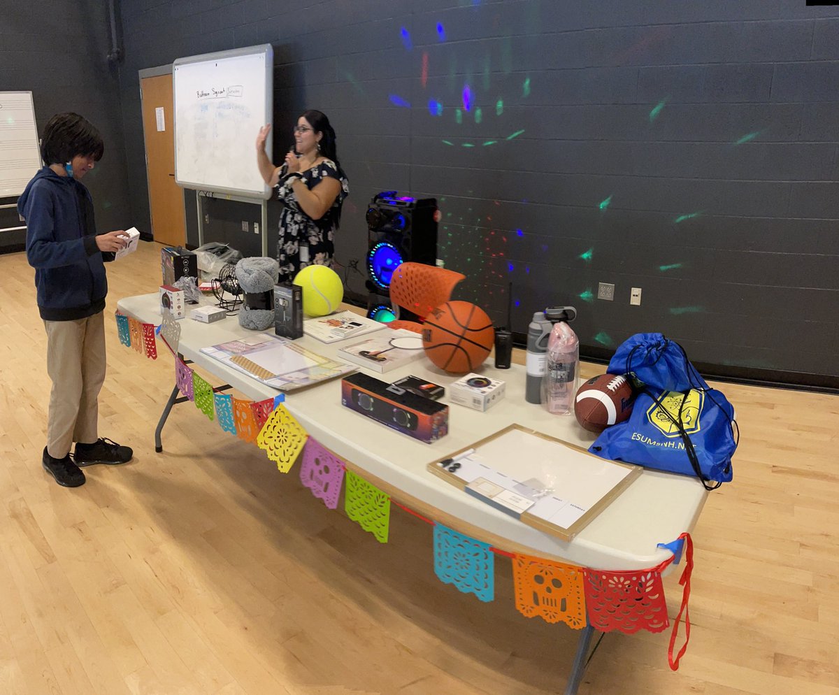 MedriaBlue's tweet photo. Happy Hispanic Heritage Month. #esums is ending the week with our annual Bingo & Latin Music Fun Time. Thank you Mrs. Perez for organizing the fun and selecting awesome prizes. @esumstweet @NHPSChoice @DrTraceyNHPS https://t.co/upNTp5Vgjj