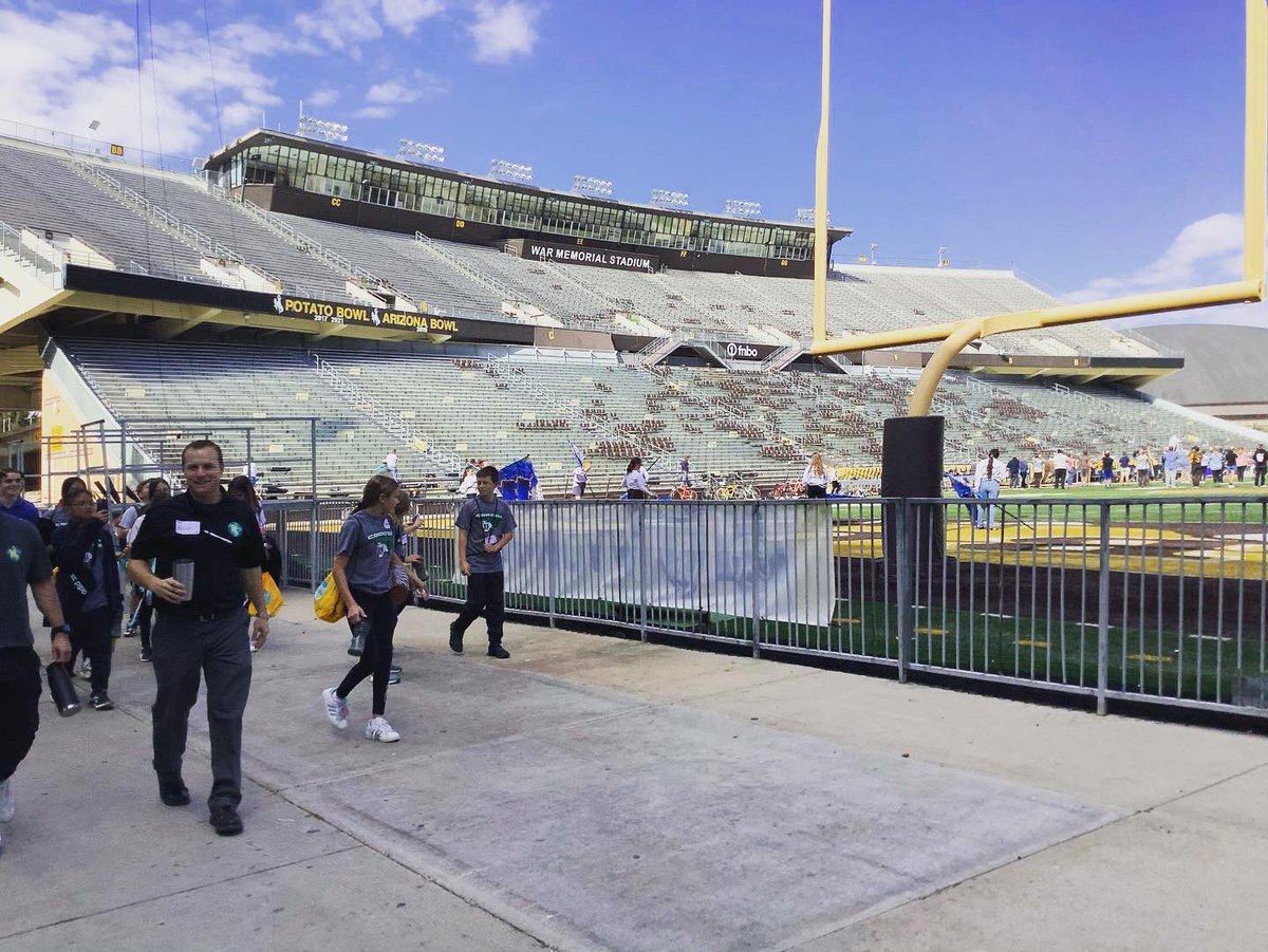 wyomingahperd's tweet photo. Touring the UW athletic facilities and hearing from some student athletes about their experiences as a college athlete! #healthykidsroundup
American Heart Association - Wyoming https://t.co/zlIl1cLcnb