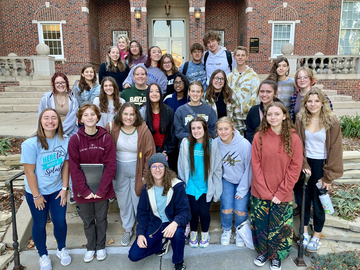 andvrcntrlchrs's tweet photo. A great day at WSU!!!! Look at this diverse group of stellar kids prepping for all-state choir auditions 🤩 #hardwork #AllStateChoirDreams #CentralRepresent #WSUMusicWorkshop https://t.co/qoVcdZ9QKJ