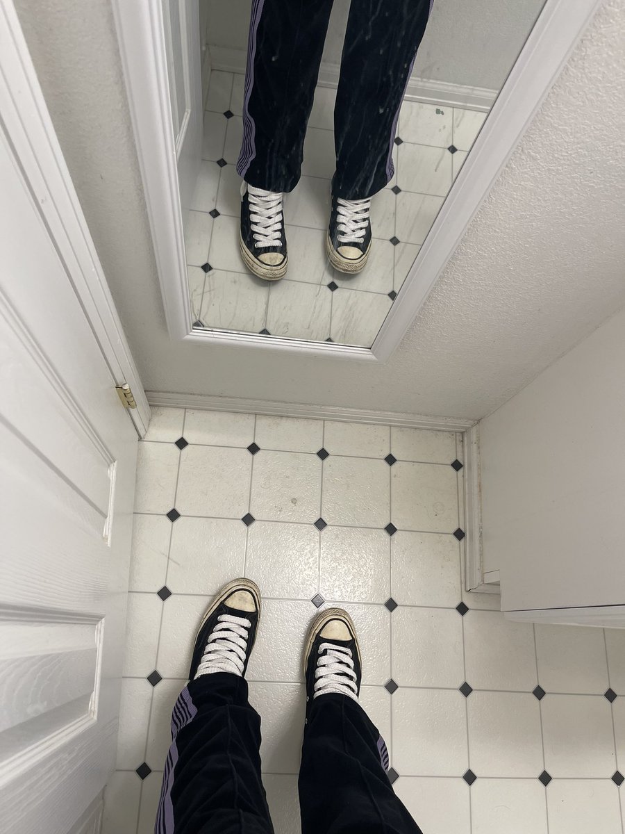 kyyleeeeeeee's tweet photo. Fat laces in the chucks https://t.co/PbiFSuKcLv