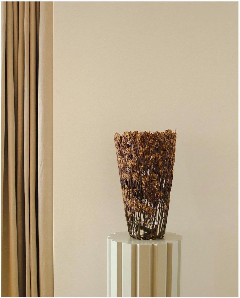 aDisenoMX's tweet photo. Shannon Clegg es una diseñadora, productora y educadora, cuyo trabajo adopta los principios del diseño biofílico, creando para conectarnos de una manera más profunda con la naturaleza con fines de bienestar.
#design #diseño #interiortextures #flowerdetails #flowers #bouquet https://t.co/Xar1VyZLPc