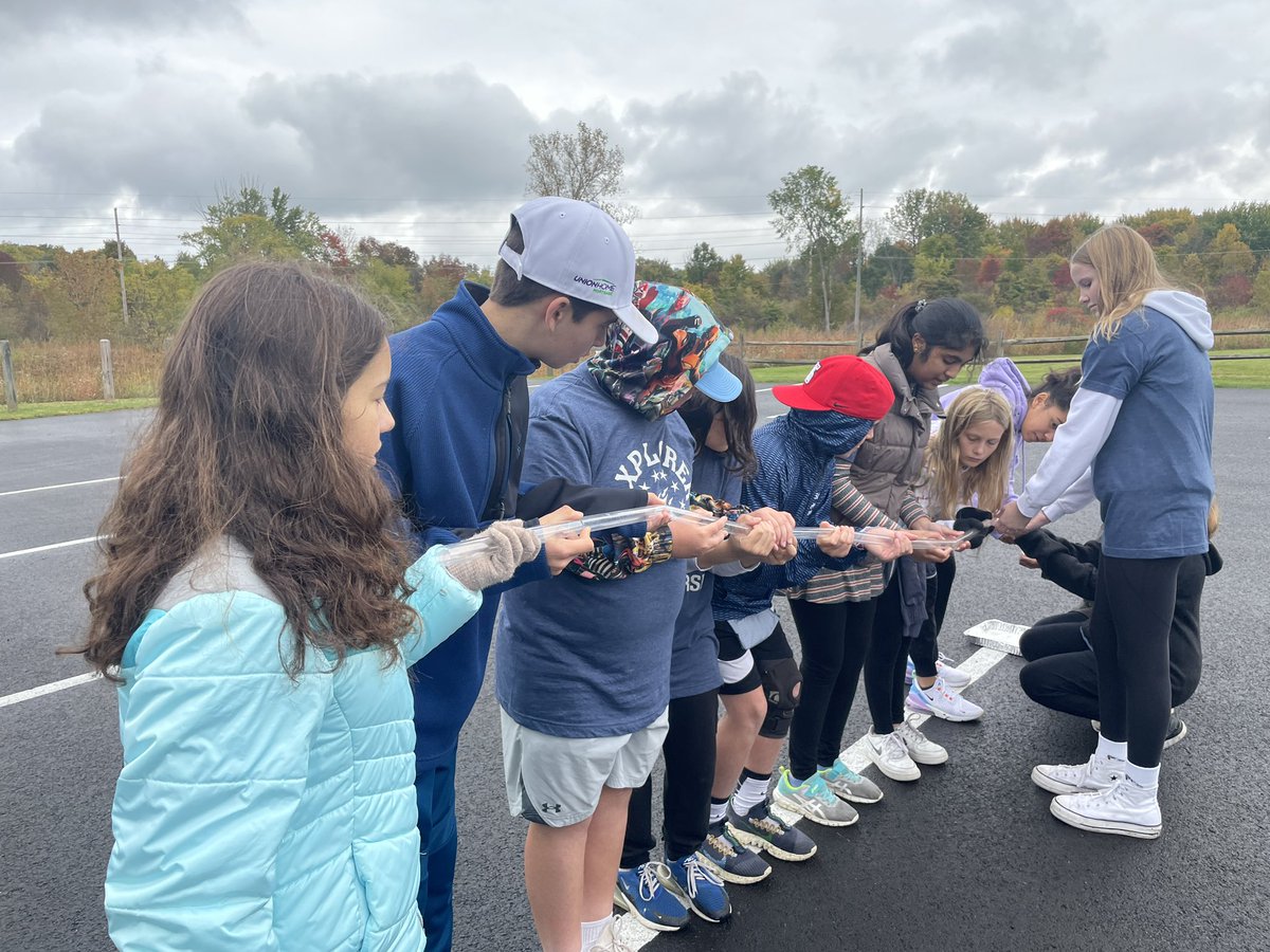 MrsGHMS's tweet photo. 7 Adventurers did lots of problem solving today on our first Portrait of an Explorer today. It was cold but we had fun!! 😊💙⚓️ https://t.co/b4G9BT9HGr