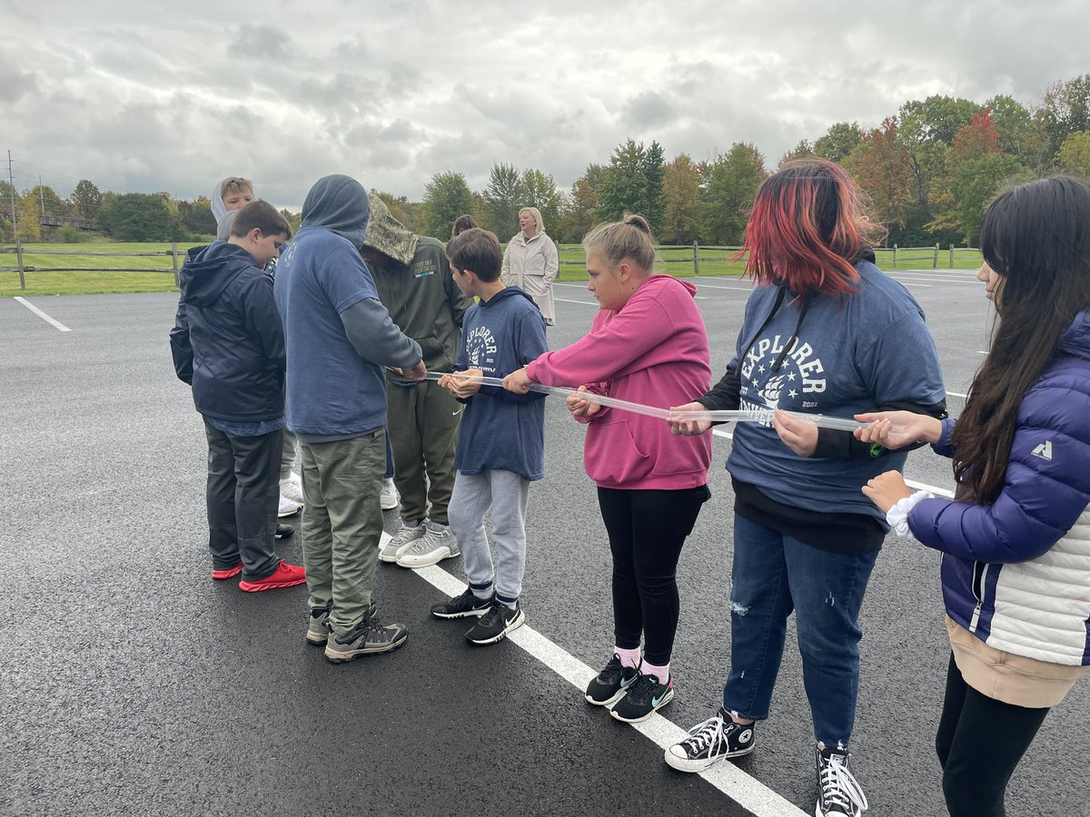 MrsGHMS's tweet photo. 7 Adventurers did lots of problem solving today on our first Portrait of an Explorer today. It was cold but we had fun!! 😊💙⚓️ https://t.co/b4G9BT9HGr