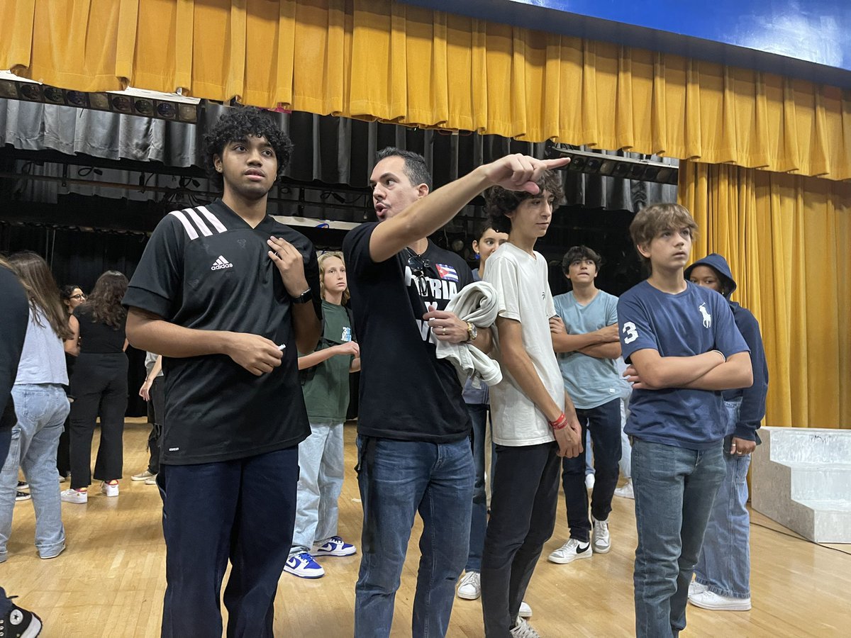 TheBeaconMAST's tweet photo. BREAKING: The afternoon performance of the Hispanic Heritage month show was CANCELED due to technical difficulties. At this time, the evening show is still scheduled to take place. https://t.co/JlqONwwIh8