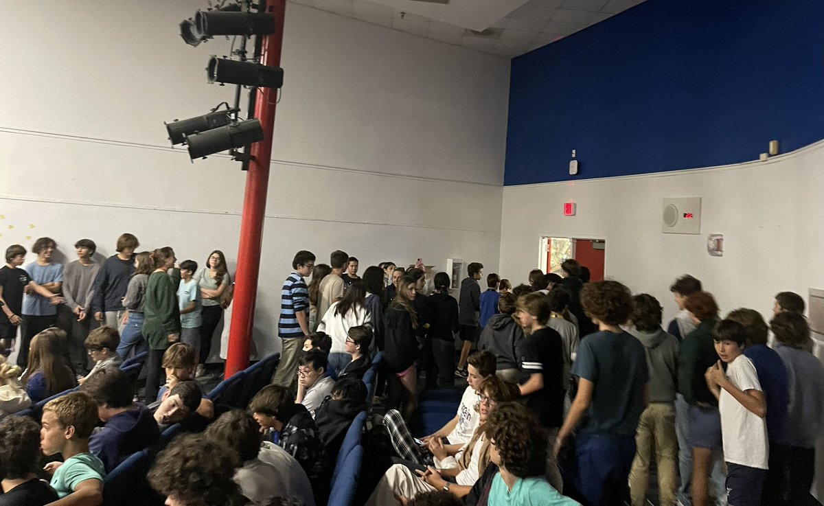 TheBeaconMAST's tweet photo. BREAKING: The afternoon performance of the Hispanic Heritage month show was CANCELED due to technical difficulties. At this time, the evening show is still scheduled to take place. https://t.co/JlqONwwIh8