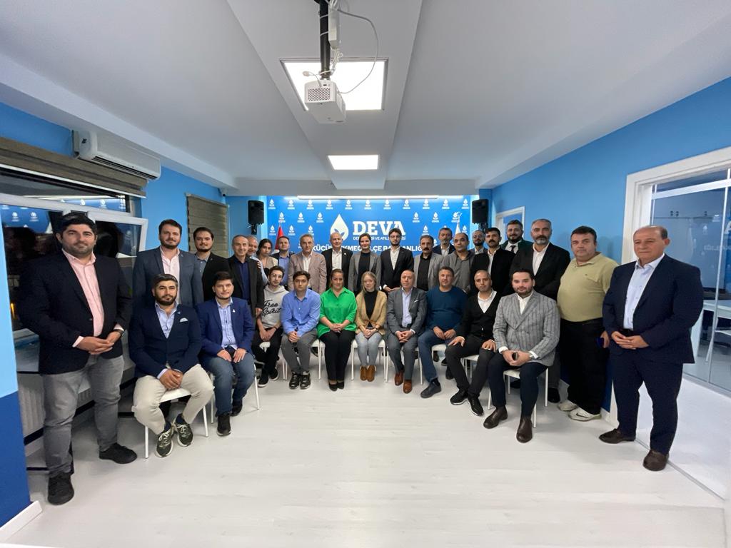 #Küçükçekmece İlçe yönetim kurulu toplantısına katıldık. 
İlçe Başkanımız Eda Ateş Adıyeke ve ilçe yönetimimiz #KüçükçekmeceninDEVAsı olabilmek için oldukça yoğun çalışıyor, güzel işlere imza atıyorlar.
Kendilerini kutluyor, başarılarının devamını diliyorum.