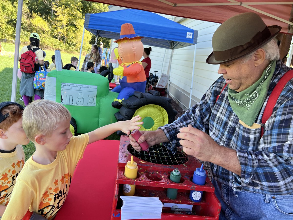 ColumbiaAcadMD's tweet photo. Our Elementary &amp; Middle School #fallfestival was a huge success! Special thanks to Wild Willy Woo Woo &amp; Painting With Friends by Tammy for great entertainment, to the parents who joined us &amp; to our staff for working hard to ensure a fun-filled day!
#k12 #prek #carnival #teachers https://t.co/dYxQjBd1C7